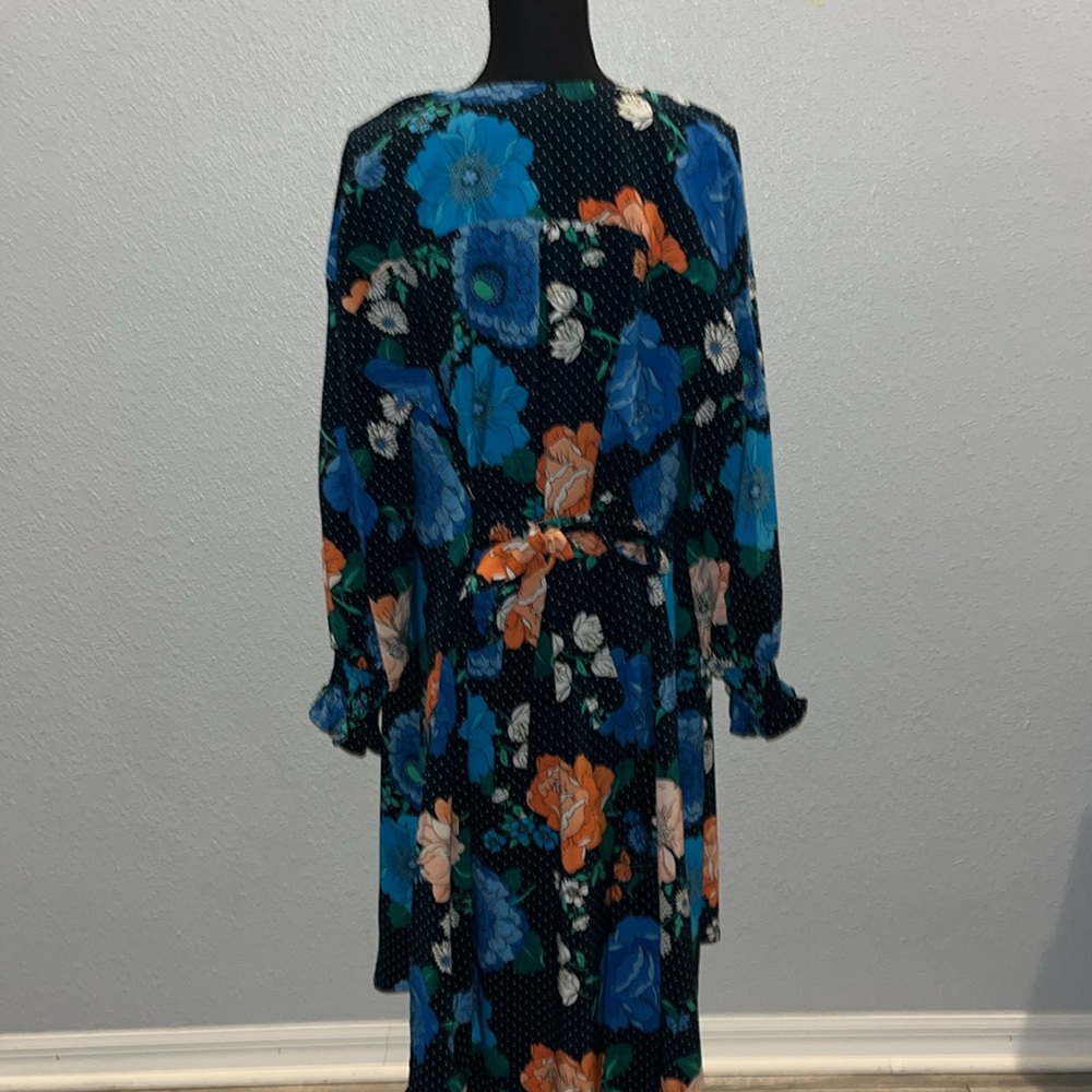This duster is gorgeous and very versatile, the colors are amazing - Picture 6 of 13